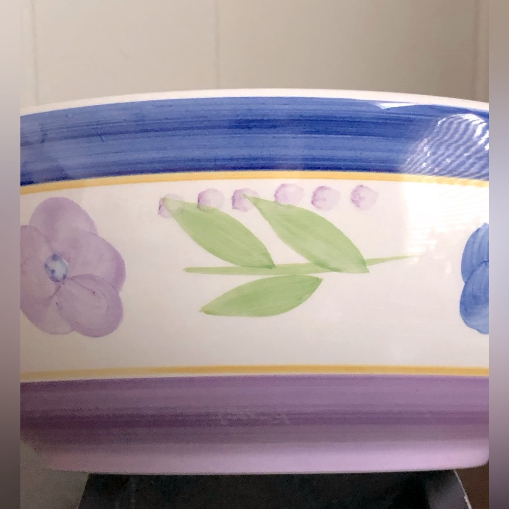 Vintage Gibson Bella - 9” Salad serving bowl - Blue & Purple Floral design - Picture 5 of 6